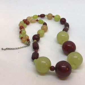 Vintage chunky necklace graduated beads lucite